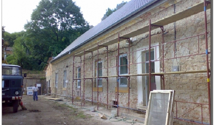 Budova Základnej školy - rekonštrukcia leto 2008