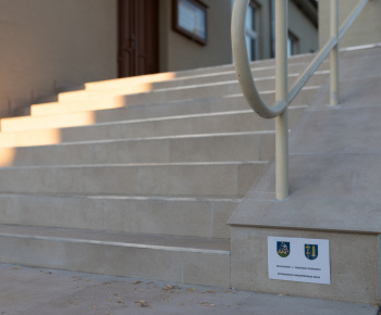 Zrealizované projekty / Rekonštrukcia vstupného schodiska do kultúrneho domu Podhorany  - Sokolníky - 2023 - foto