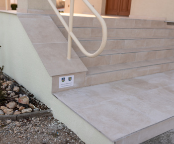Zrealizované projekty / Rekonštrukcia vstupného schodiska do kultúrneho domu Podhorany  - Sokolníky - 2023 - foto
