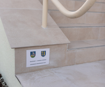 Zrealizované projekty / Rekonštrukcia vstupného schodiska do kultúrneho domu Podhorany  - Sokolníky - 2023 - foto